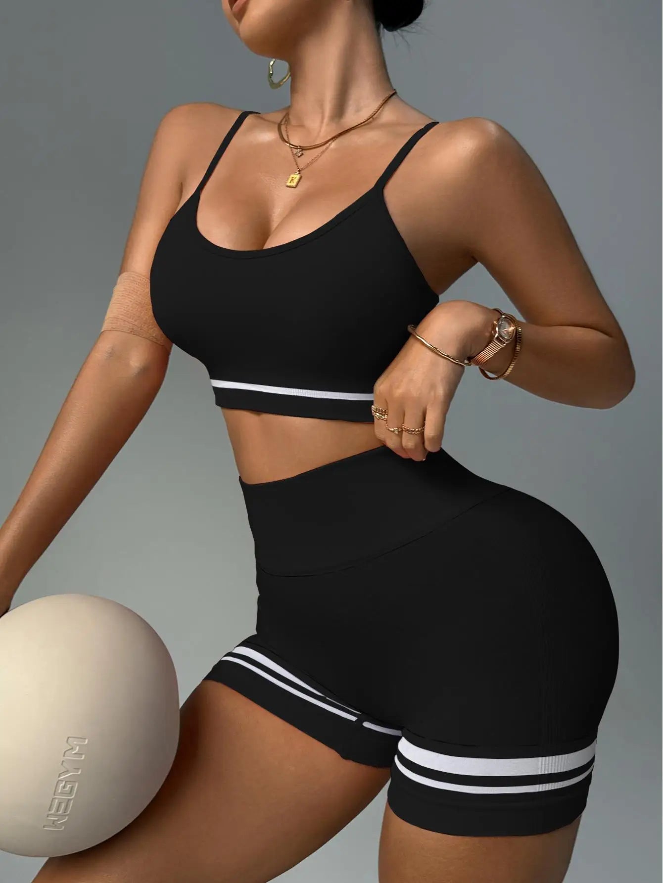 Women's 2-Piece Seamless Gym Set | Sports Bra & High-Waist Booty Shorts