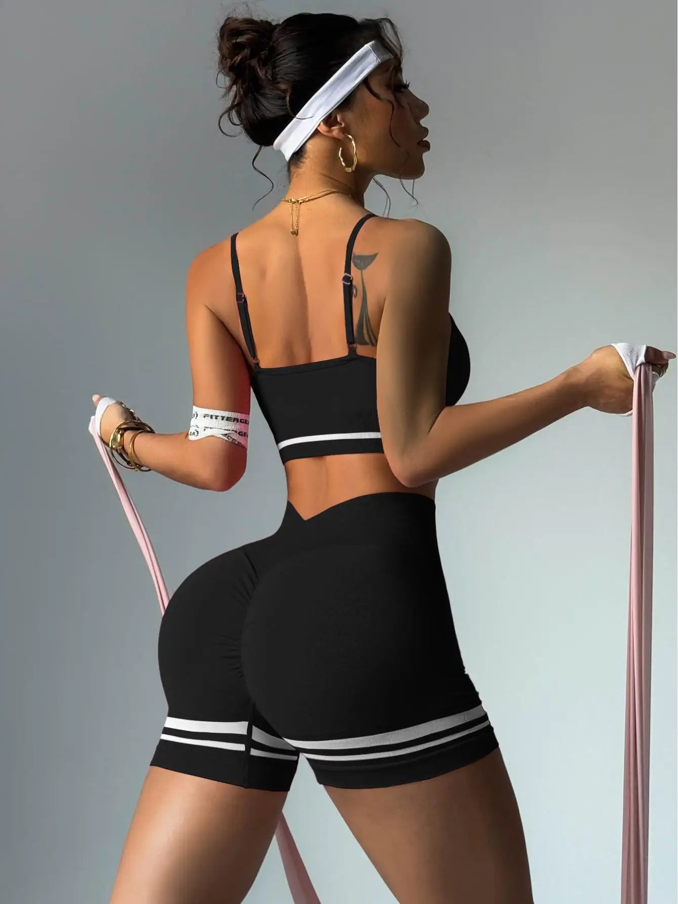 Women's 2-Piece Seamless Gym Set | Sports Bra & High-Waist Booty Shorts